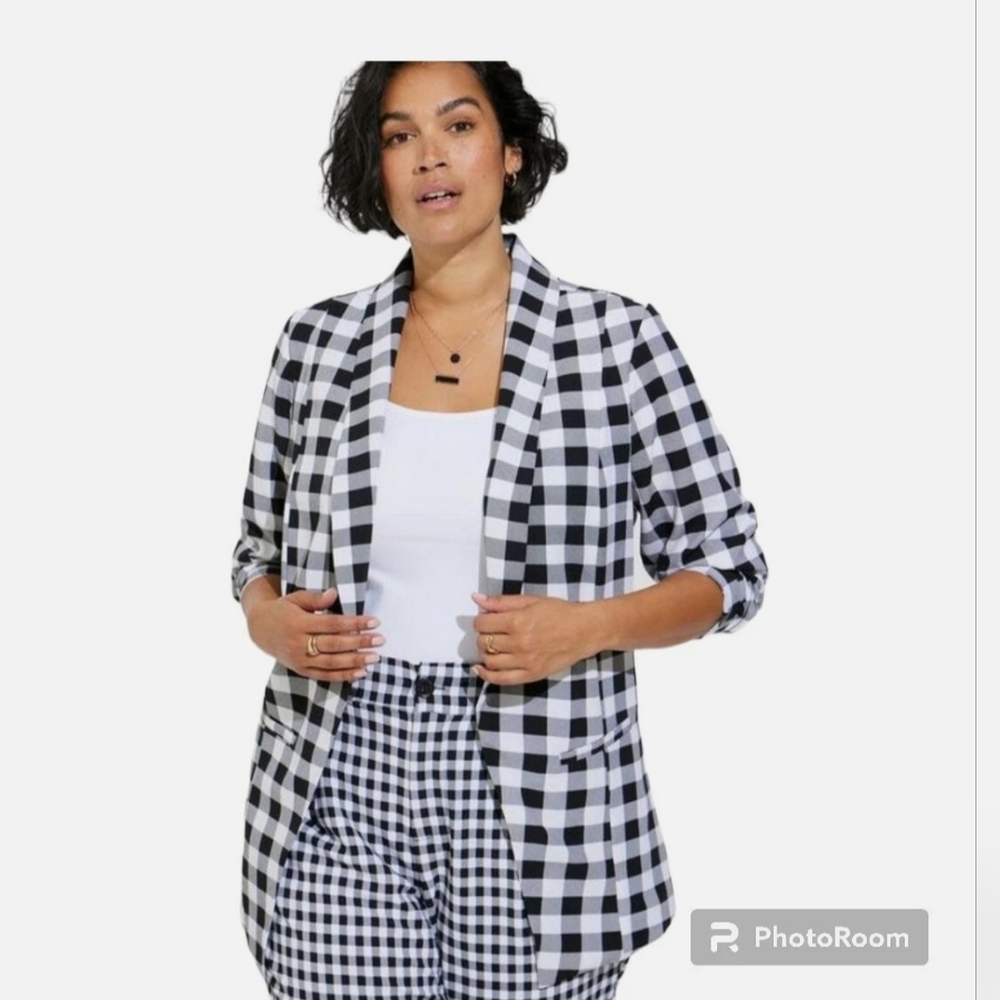 🟡 2/$45 Torrid Black and White Checkered Blazer size 4